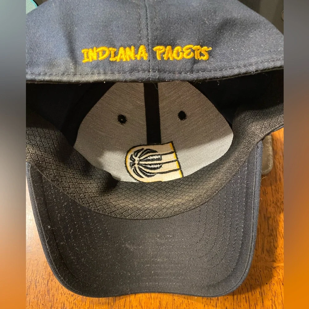 Indiana Pacers Black & Yellow Basketball Logo Cap. Fitted. Size Small (fits big)